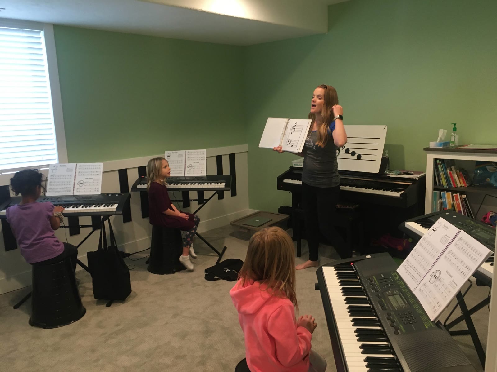 Teacher presenting music notation in a keyboard classroom